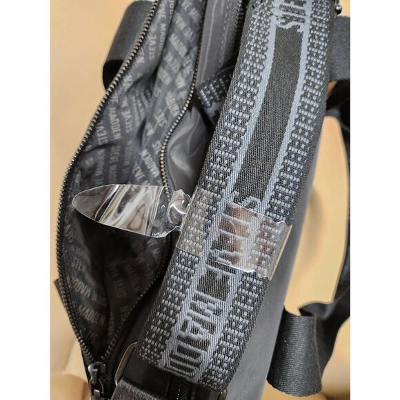 Steve Madden  BLACK BGYMM WEEKENDER - Picture 5 of 7